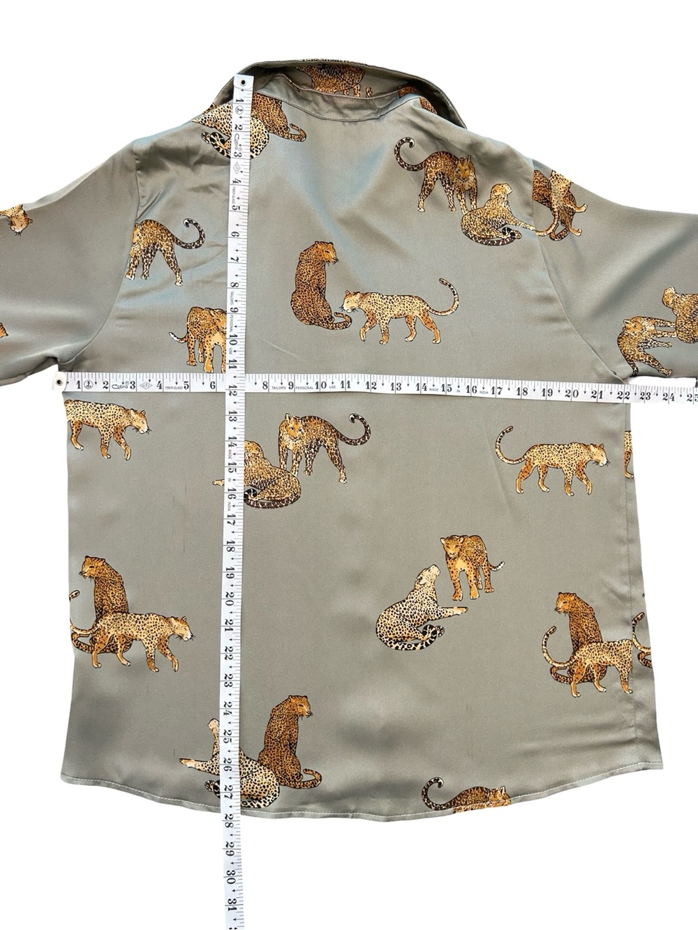 YONG TONG Gray Satin Leopard Print Blouse Shirt XL NWT Silk Feel Safari chic - Picture 8 of 8